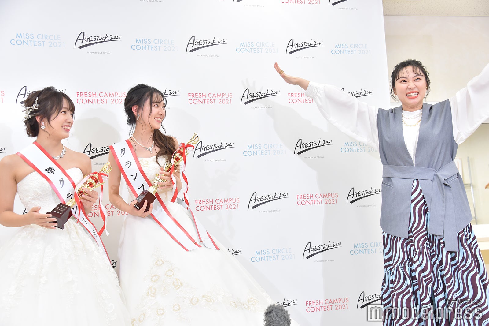 鈴木みゆうさん、友恵温香さん、丸山礼さん（C）モデルプレス