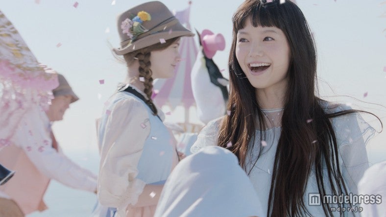 田舎町のパレードに遭遇／新CM「春のももいろカーニバル」篇より