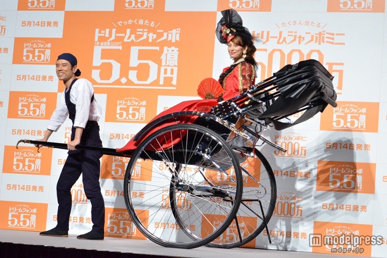 【左から】原田泰造、米倉涼子