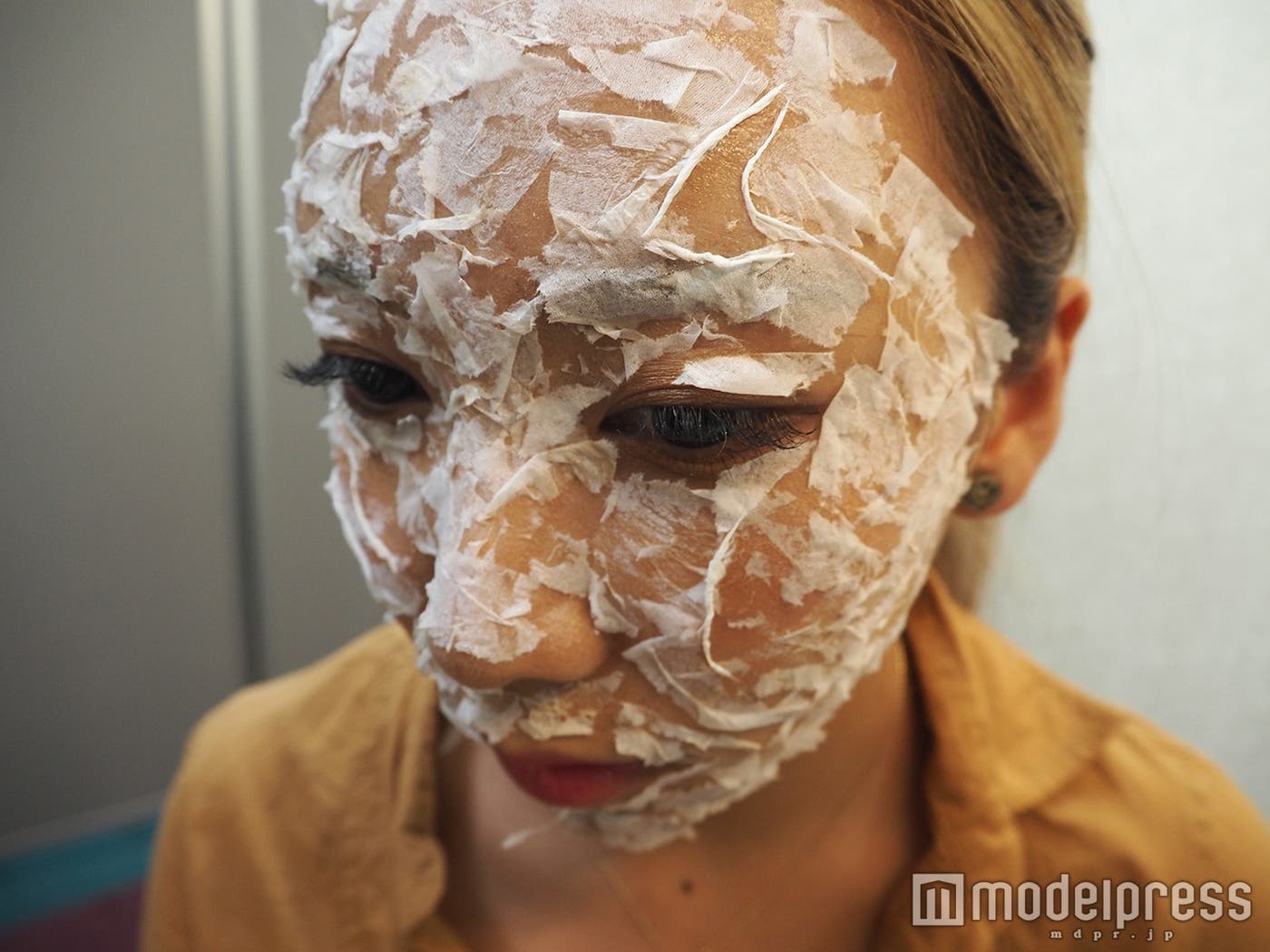 3)ところどころティッシュをねじって”傷口”をつくる