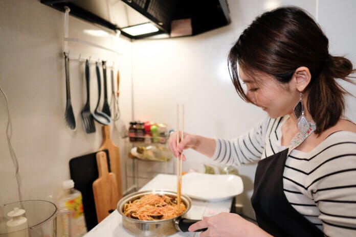 「長い食べ物」を食べる