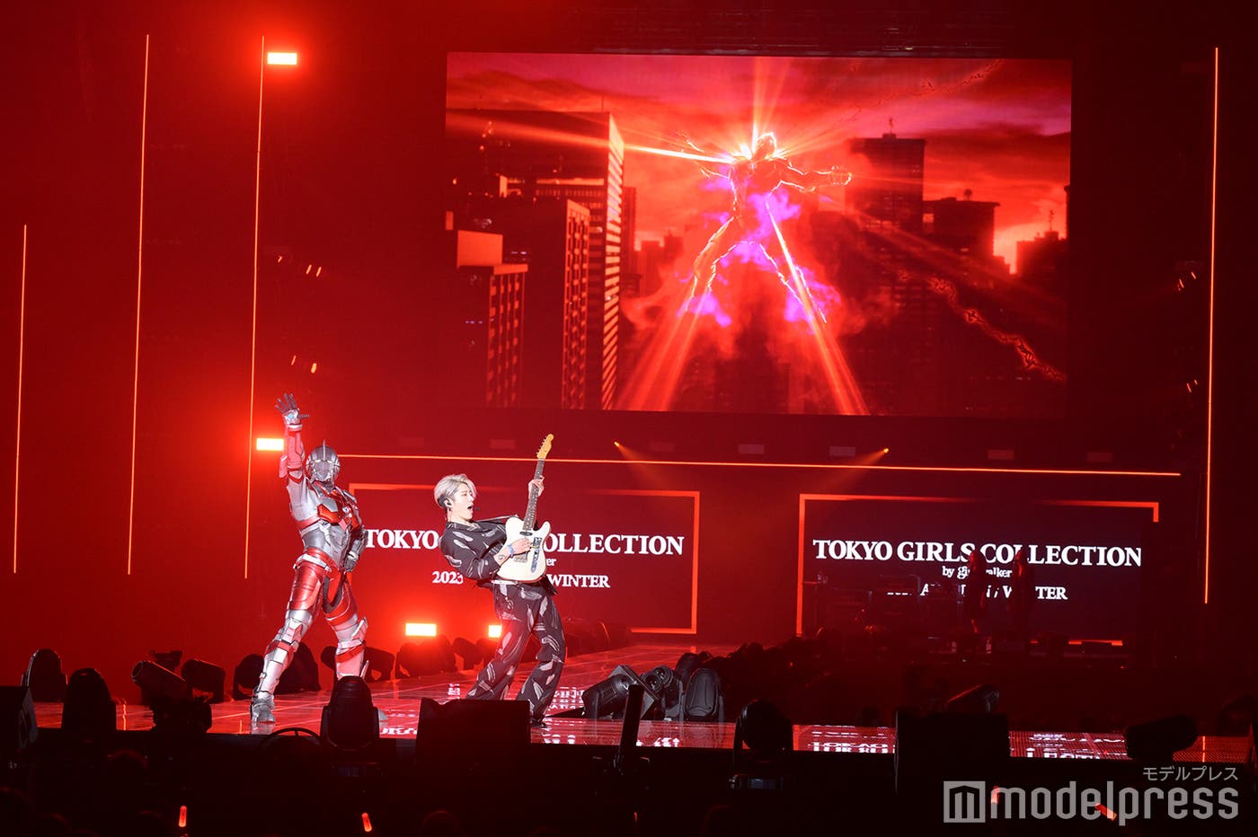 ステージの様子(C)モデルプレス