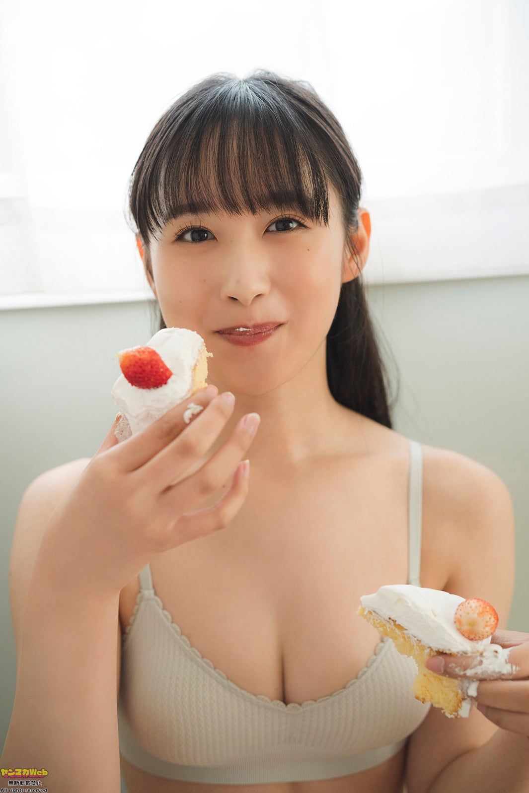 ミスマガジン2021チェキ  辻優衣 サイン入りチェキ＋オマケ　非売品懸賞当選品 Amazon.co.jp: ミスマガジン2021チェキ 辻優衣 サイン入りチェキ