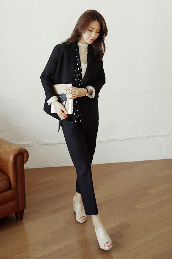 ワンボタンセンタープレススリムスラックス・全4色「DHOLIC」3,175円（税込）／画像提供：DHOLIC