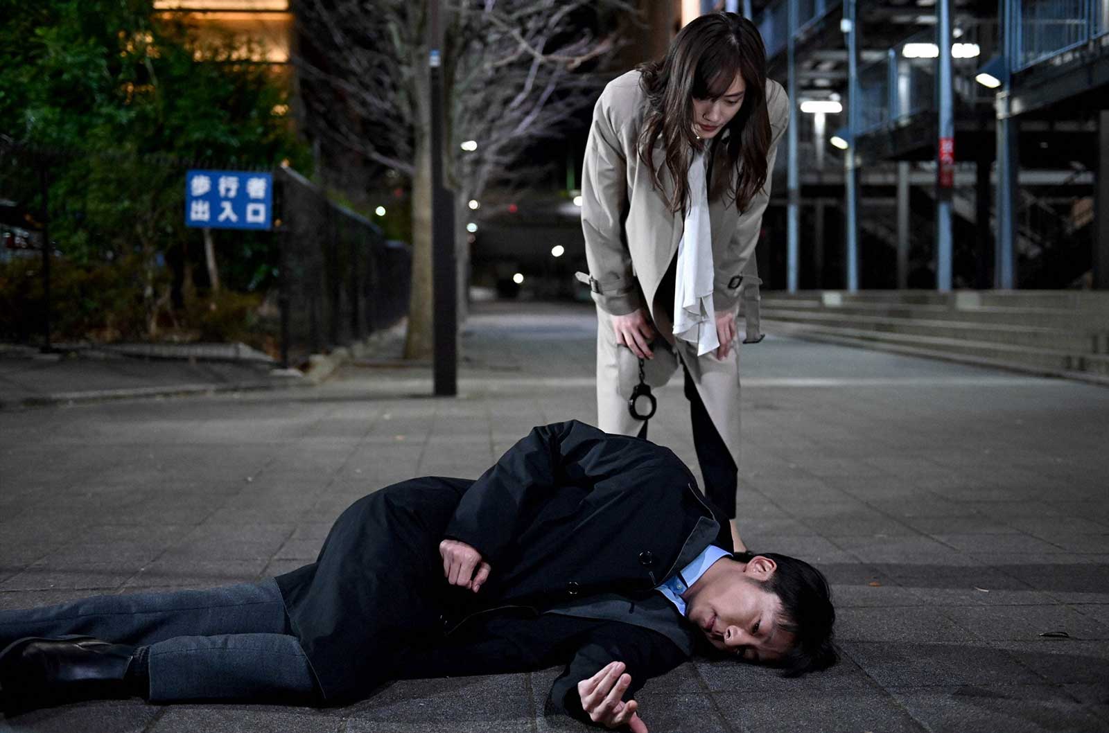 綾瀬はるか、高橋一生「天国と地獄 ～サイコな2人～」第9話より（C）TBS