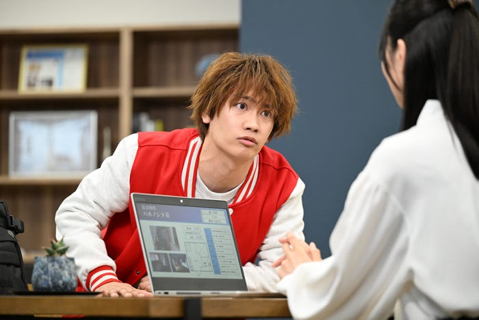 藤原丈一郎、菅井友香「ロンダリング」第1話(C)カンテレ