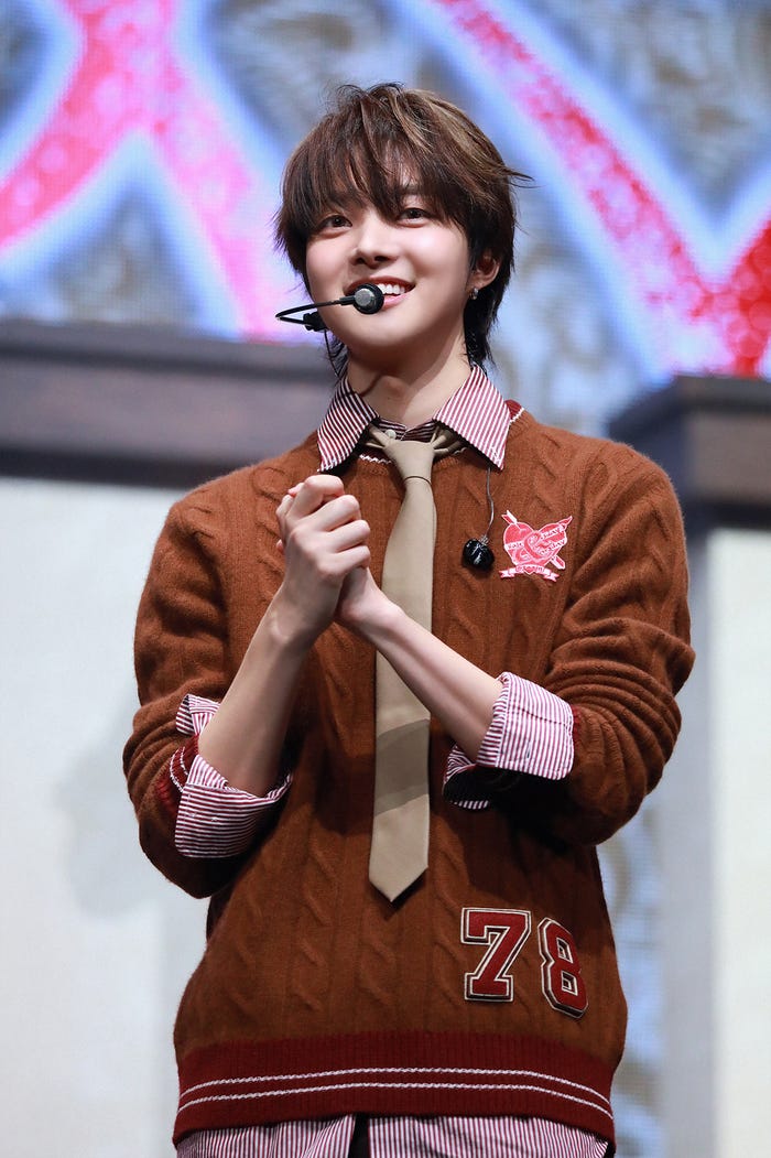 EJ/&TEAM(C)HYBE LABELS JAPAN