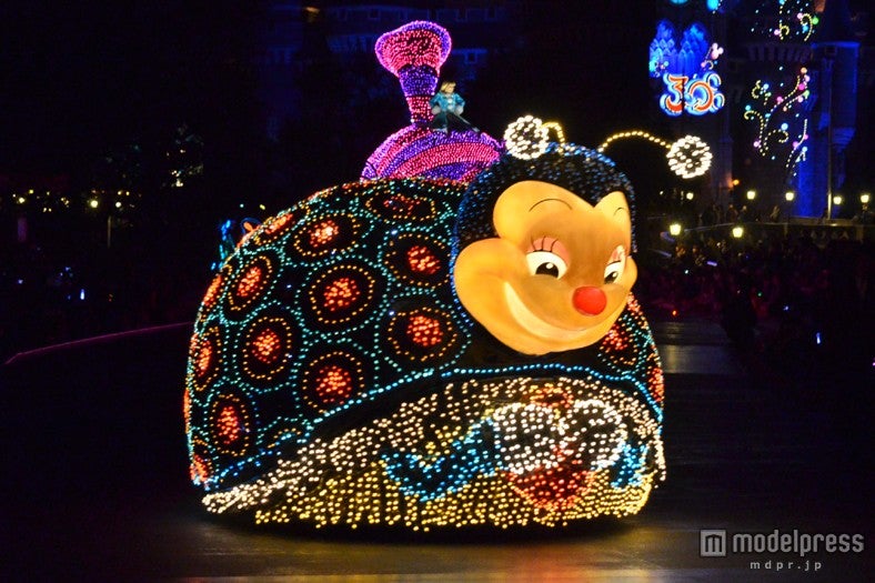 「東京ディズニーランド・エレクトリカルパレード・ドリームライツ」もクリスマス仕様に