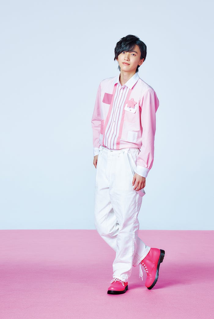 <道枝駿佑(みちえだ・しゅんすけ)プロフィール>2002年7月25日生まれ、大阪府出身。2014年11月23日にジャニーズ事務所に入所。2017年、日本テレビ系ドラマ「母になる」でドラマ初出演。同年8月に公開された「関西ジャニーズJr.のお笑いスター誕生!」でスクリーンデビューを果たす。2021年3月から4月にかけて上演された「Romeo and Juliet -ロミオとジュリエット-」にてロミオ役で舞台単独初主演。同年11月12日になにわ男子のメンバーとして1stシングル「初心LOVE(うぶらぶ)」でCDデビュー。