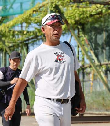 智弁和歌山・中谷仁監督 イチロー氏のメッセージ「ちゃんとやってよ。」Tシャツ着用 2020年に臨時指導受ける→翌2021年は夏の甲子園V