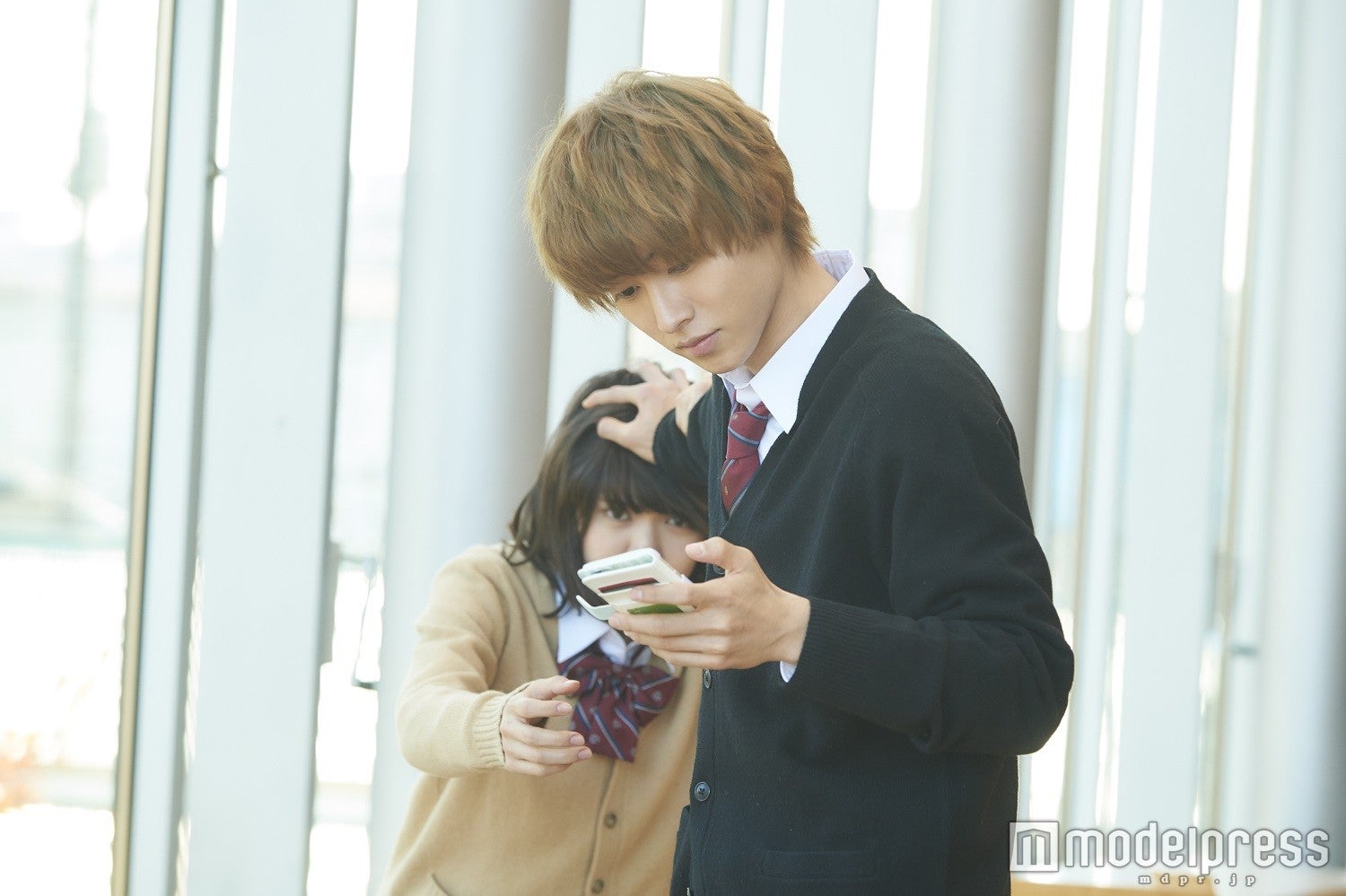 山崎賢人、二階堂ふみを鷲掴み　“ドS王子”ぶりが止まらない