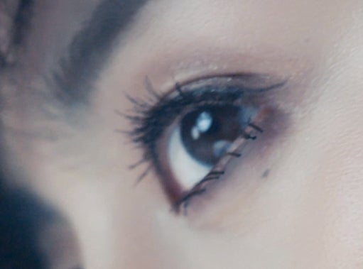 一瞬で男性を虜にする眼差しが完成