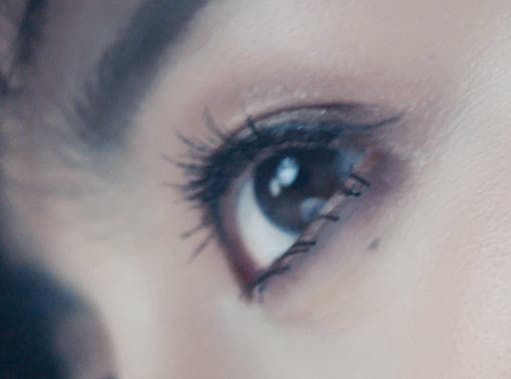 一瞬で男性を虜にする眼差しが完成