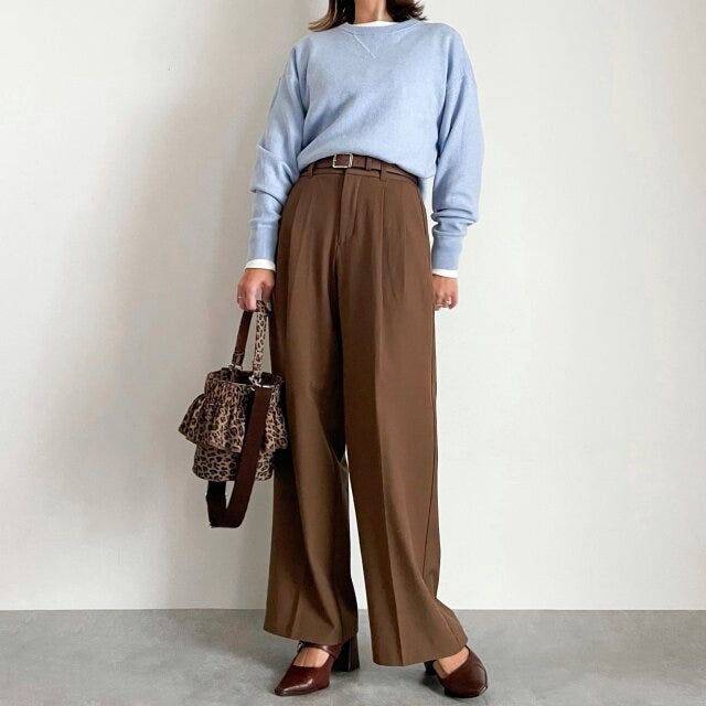 ユニクロスムースコットンクルーネックセーターのTシャツレイヤードコーデ