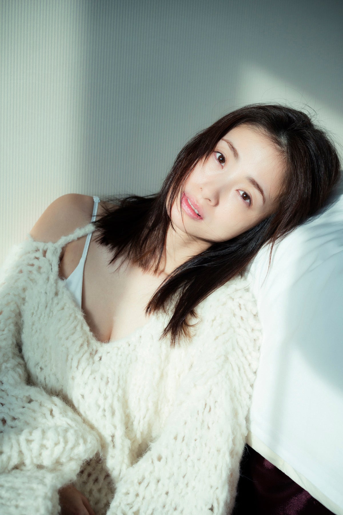 上戸彩「上戸彩写真集Midday Reverie」より（提供写真）