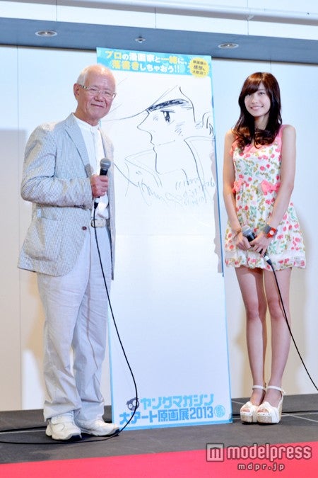 左から：ちばてつや氏、佐野ひなこ