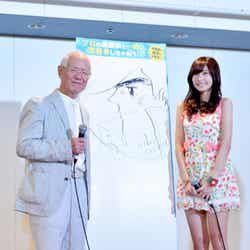 左から:ちばてつや氏、佐野ひなこ