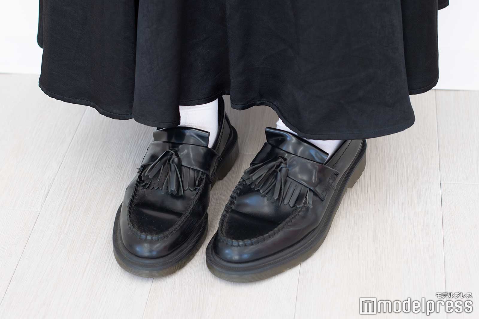 足元は安定のDr.Martens／鶴嶋乃愛 （C）モデルプレス