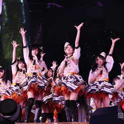 「美しい稲妻」/「AKB48 2013真夏のドームツアー~まだまだ、やらなきゃいけないことがある~」福岡公演2日目より(C)AKS
