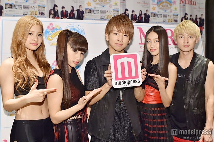 lol/左から:hibiki、honoka、佐藤友祐、moca、小見山直人