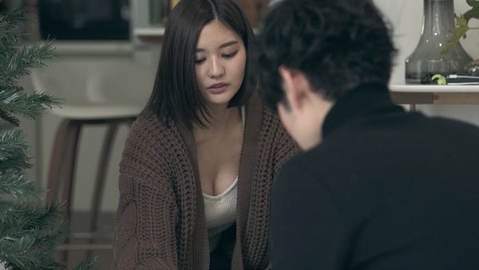 掃除をする夢、俊幸「TERRACE HOUSE TOKYO 2019-2020」36th WEEK(C)フジテレビ/イースト・エンタテインメント