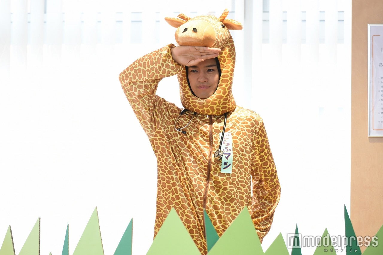 斎藤工扮するお茶目な“じらふマン”の姿も必見？／画像提供：テレビ東京