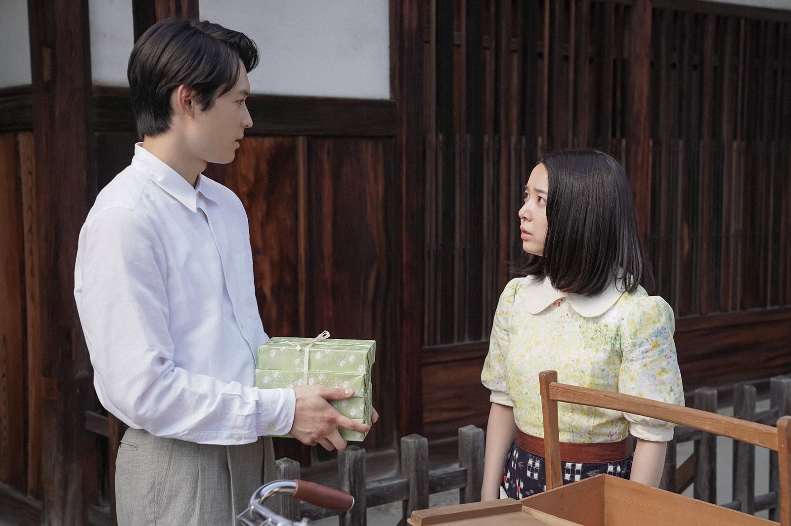 松村北斗、上白石萌音（C）NHK