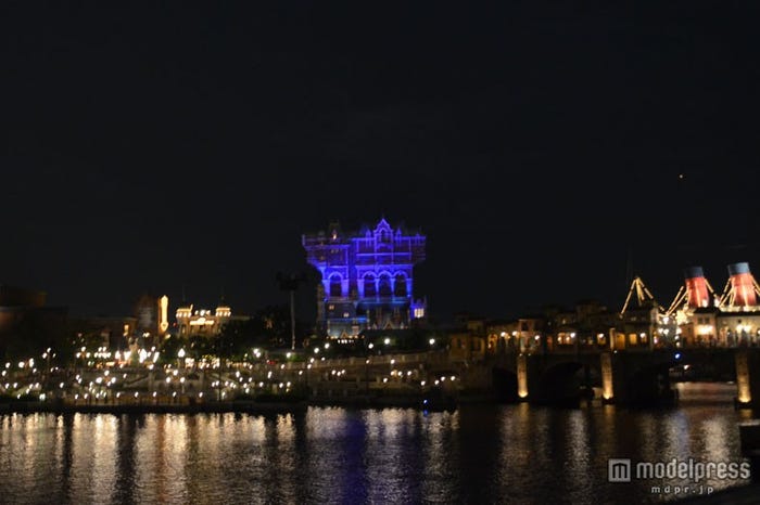 ライトアップされた夜景が綺麗なパーク/東京ディズニーシー