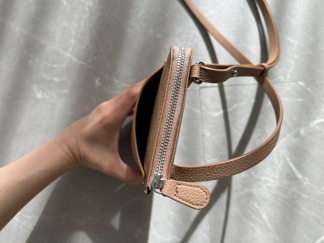 ユニクロ　ショルダーバッグ　スマホ