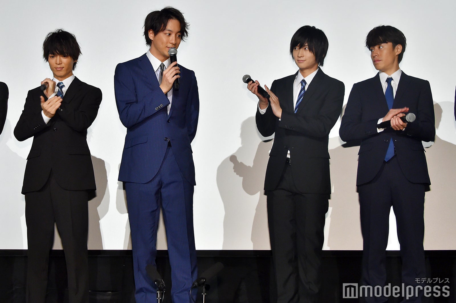 27歳の誕生日を祝福される渡部秀 （C）モデルプレス