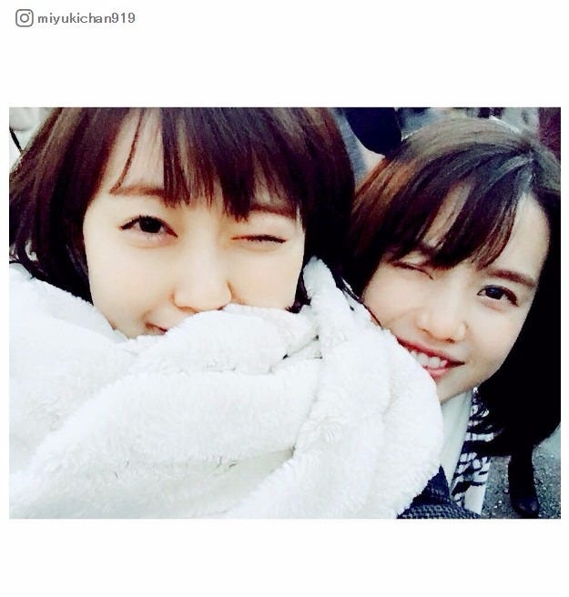 (左から)渡辺美優紀、テレ朝・弘中綾香アナとディズニー満喫/渡辺美優紀Instagramより