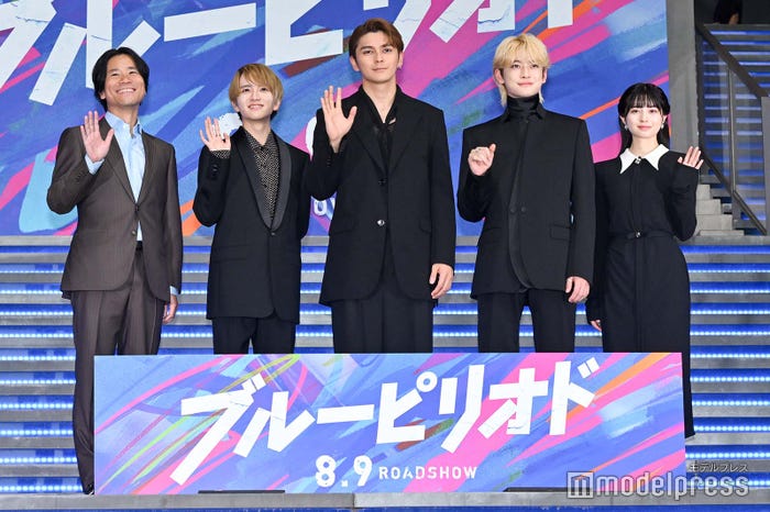 (左から)萩原健太郎監督、板垣李光人、眞栄田郷敦、高橋文哉、桜田ひより(C)モデルプレス