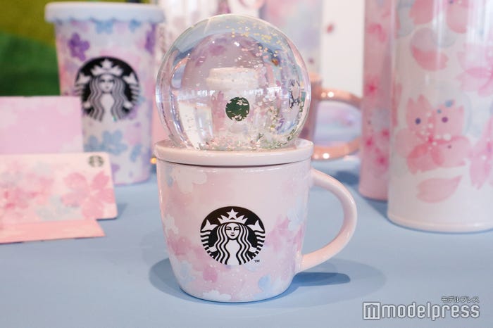 スノードーム付きマグカップ(C)モデルプレス