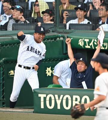 有明・高見監督「一生懸命やることで見ている人たちがすごい力になる」地震被害の熊本へ届けるミラクル勝利 九回2死からの逆転勝ち