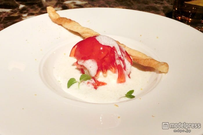 クレームダンジュ 苺のソルベ添え