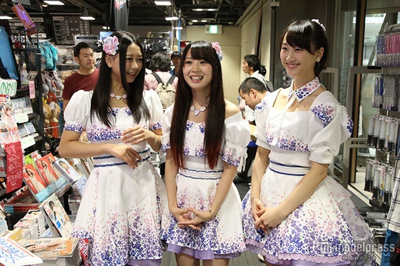 （左から）古畑奈和、高柳明音、松井玲奈