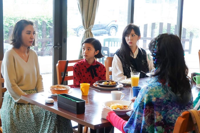 鈴木紗理奈、白山乃愛、斉藤由貴「Dr.チョコレート」第9話より(C)日本テレビ