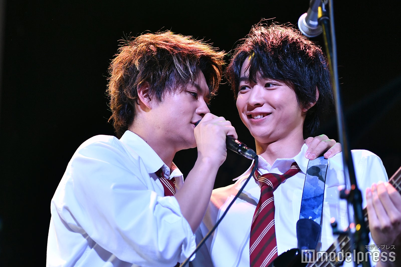 佐野勇斗＆鈴木仁の急接近に歓声 「小さな恋のうたバンド」ライブで沸かす