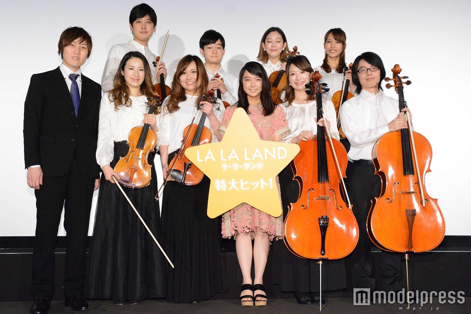 上白石萌音（前列中央）／（C）モデルプレス