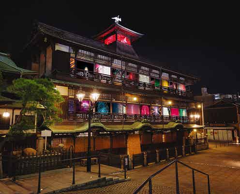 蜷川実花らが温泉街をアートで彩る「道後オンセナート2018」プレオープン
