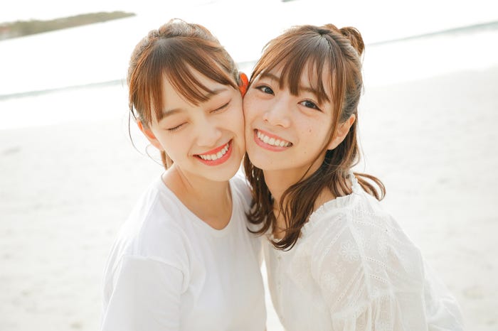 堀未央奈、北野日奈子/撮影:鈴木健太