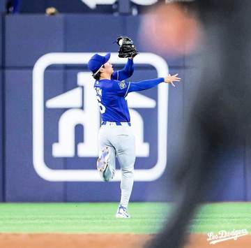 ドジャース クラインが思わず頭を抱えたキム・ヘソンの美技 ベッツ負傷で巡ってきた初スタメンでマルチ安打3出塁 存在感示す