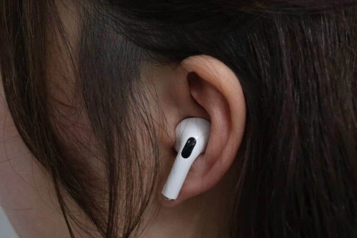 ダイソー インナーイヤー型完全ワイヤレスステレオイヤホン(ホワイト) 使用例 ダイソー インナーイヤー型完全ワイヤレスステレオイヤホン(ホワイト) 使用例