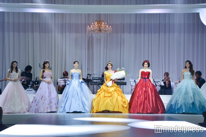 ディズニー公認のウエディングドレス発表 美女と野獣 シンデレラ 白雪姫 など6作品がラインナップ モデルプレス