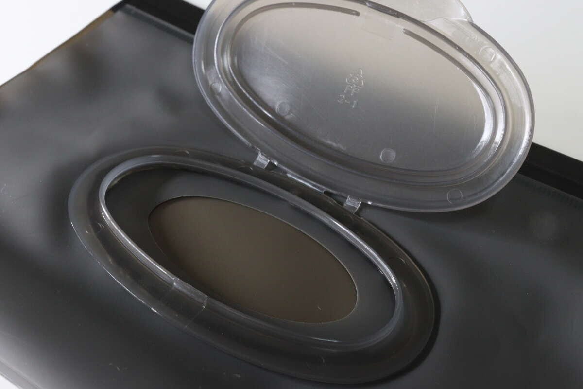 セリア　フタ付ウェットシートケース