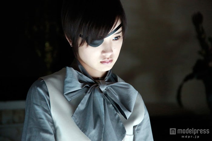 剛力彩芽 男装眼帯姿を披露 水嶋ヒロ主演 黒執事 場面カット初公開 剛力彩芽 男装眼帯姿を披露 水嶋ヒロ主演 黒執事 場面カット初公開