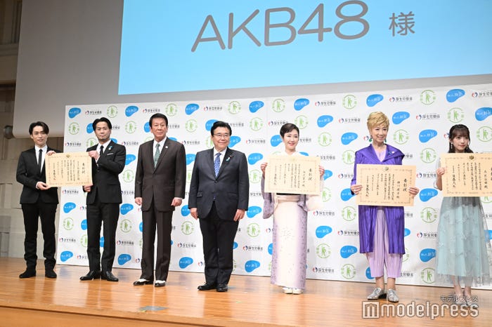 (左から)TETSUYA、EXILE HIRO、杉良太郎氏、後藤茂之氏、伍代夏子、瀬川瑛子、向井地美音 (C)モデルプレス