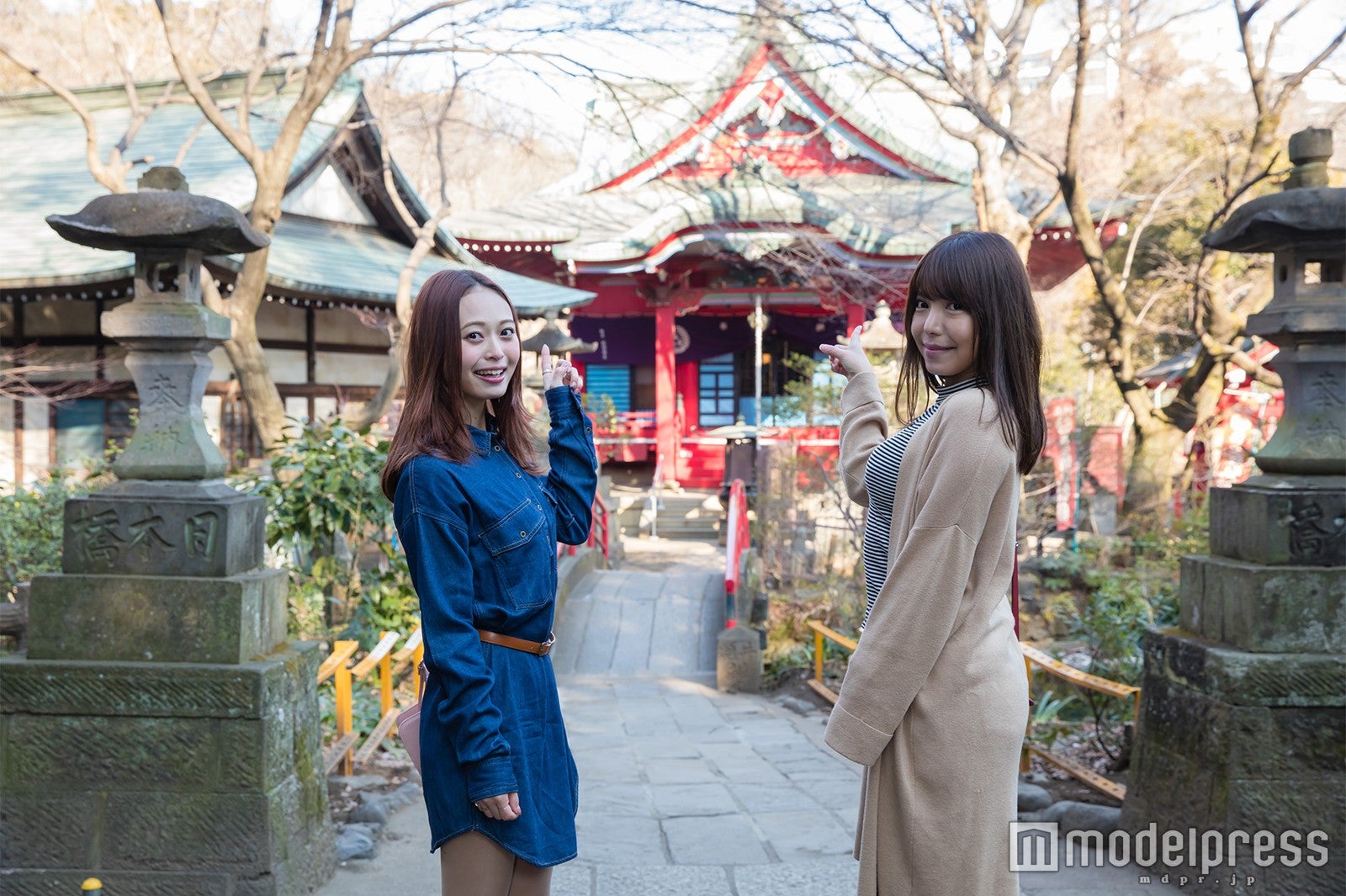 井の頭弁財天／モデル：榊本麻衣、伊原めあり（C）モデルプレス