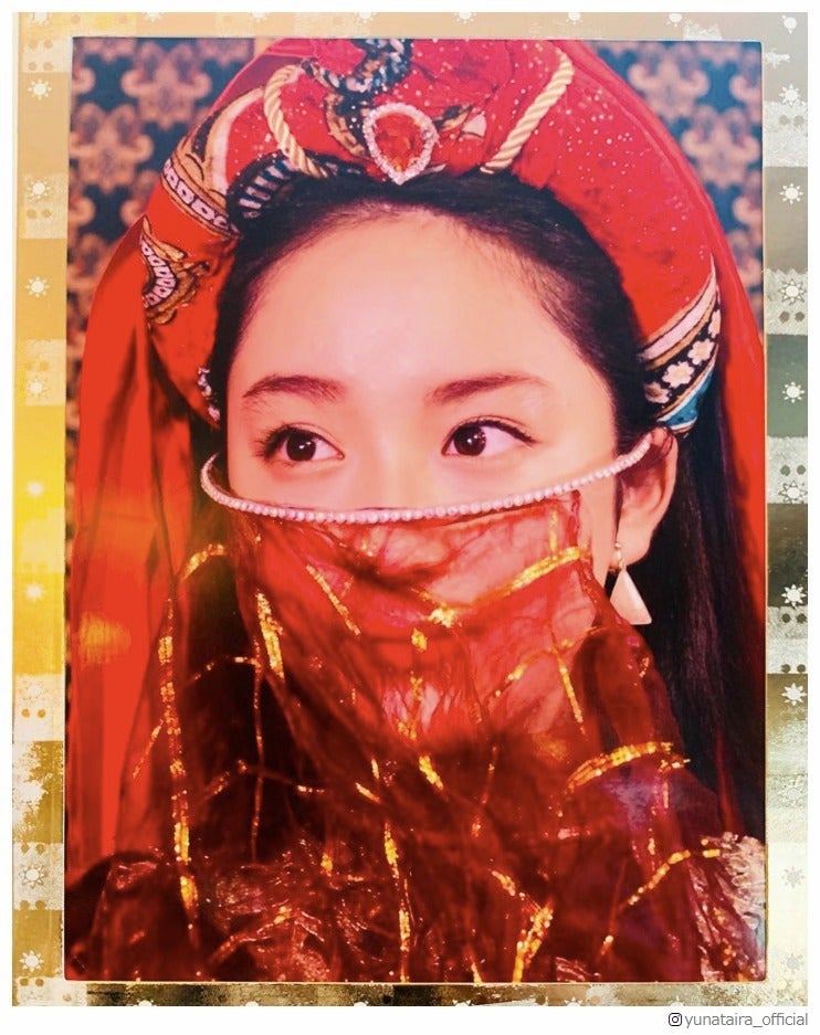 平祐奈、トルコ民族衣装姿に「似合いすぎ」と絶賛相次ぐ