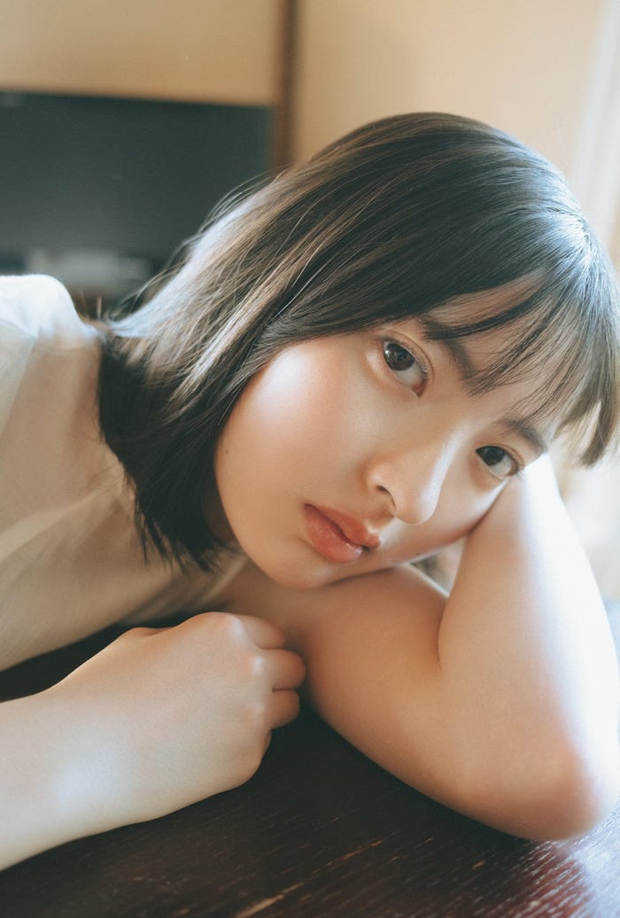「B.L.T.2025年10月号」ローソンエンタテインメント購入特典ポストカード【山田桃実 (櫻坂46)】(提供写真)